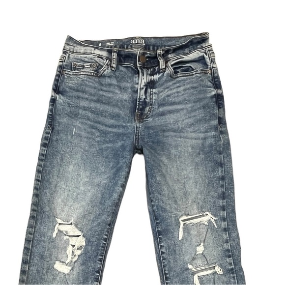a.n.a. High Rise Straight Distressed Jean. Blue Size 6 #1072 - Picture 3 of 5